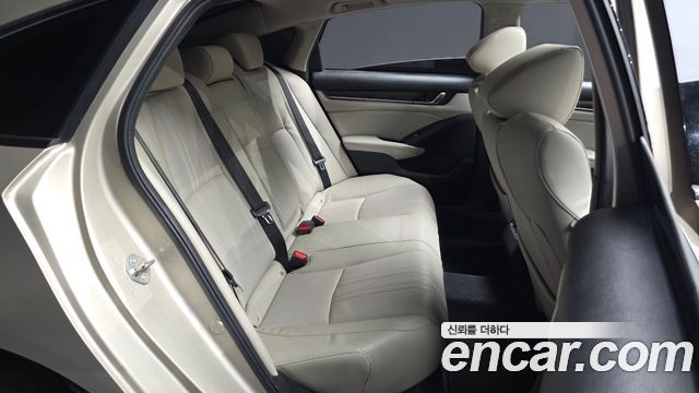 Honda Accord (X) 2.0 Hybrid Touring 2018 — фото 16