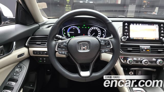 Honda Accord (X) 2.0 Hybrid Touring 2018 — фото 17