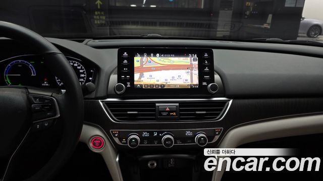 Honda Accord (X) 2.0 Hybrid Touring 2018 — фото 18