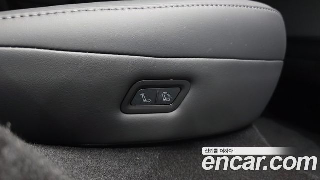 Tesla Model Y RWD 2025 — фото 17