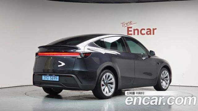 Tesla Model Y Long Range AWD 2025 — фото 2