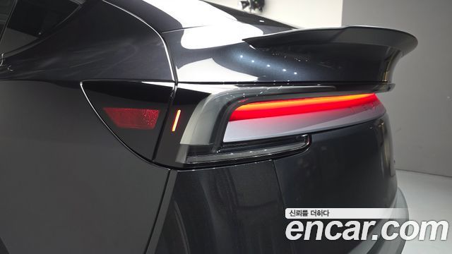 Tesla Model Y Long Range AWD 2025 — фото 23