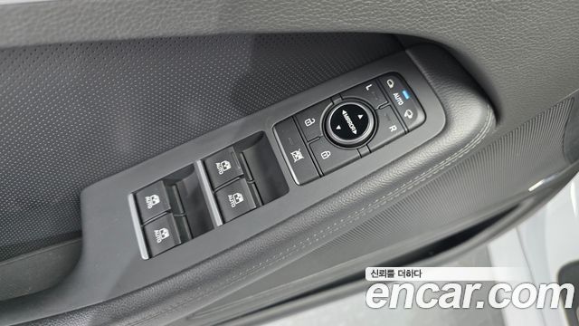 Genesis G80 3.3 GDI AWD Premium Luxury 2018 — фото 19