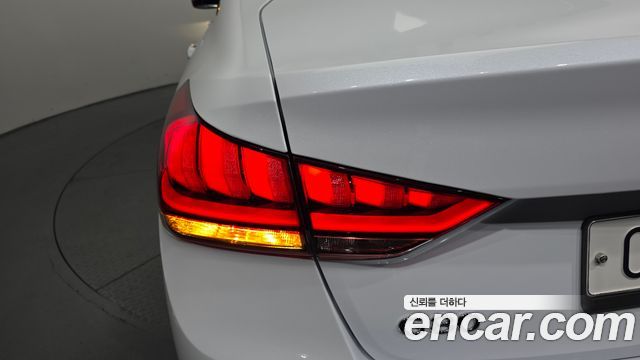 Genesis G80 3.3 GDI AWD Premium Luxury 2018 — фото 23
