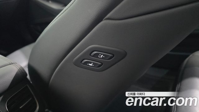 Genesis G80 3.3 GDI AWD Premium Luxury 2018 — фото 35