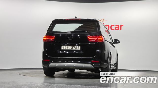 Kia Carnival 9-Seater Noblesse Special 2020 — фото 4