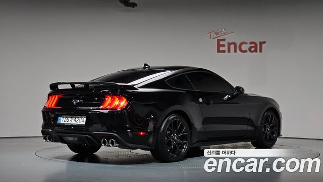 Ford Mustang Coupe 2020 — фото 2