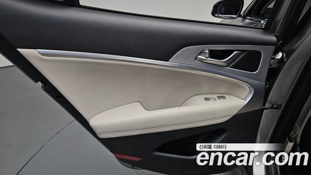 Genesis G70 2.0T AWD Elite 2019 — фото 30