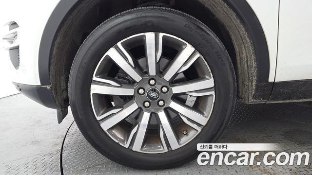 Land Rover Discovery Sport 2.0 TD4 HSE Luxury 2017 — фото 5