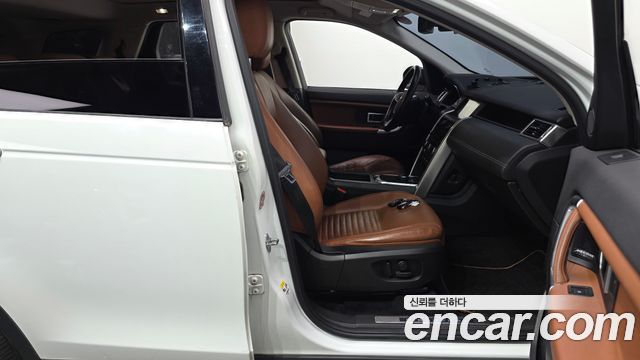 Land Rover Discovery Sport 2.0 TD4 HSE Luxury 2017 — фото 10