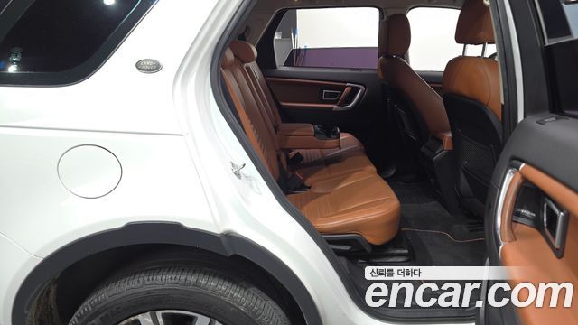 Land Rover Discovery Sport 2.0 TD4 HSE Luxury 2017 — фото 16
