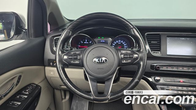 Kia Carnival 7-Seater Limousine President 2019 — фото 13
