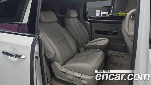 Kia Carnival 7-Seater Limousine President 2019 — фото 26