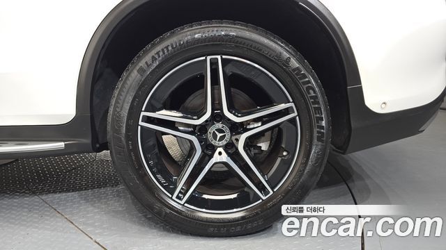 Mercedes-Benz GLC-Class (X253) GLC300 4MATIC Premium 2020 — фото 21