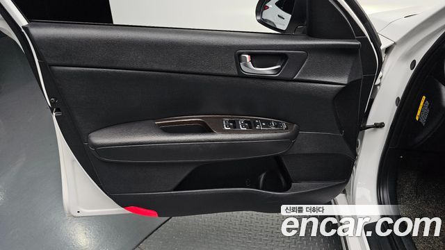 Kia K5 (II) 2.0 Prestige 2019 — фото 24