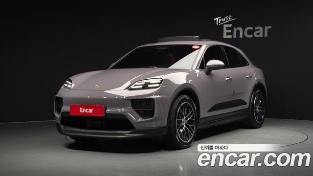 Porsche Macan EV Base 4