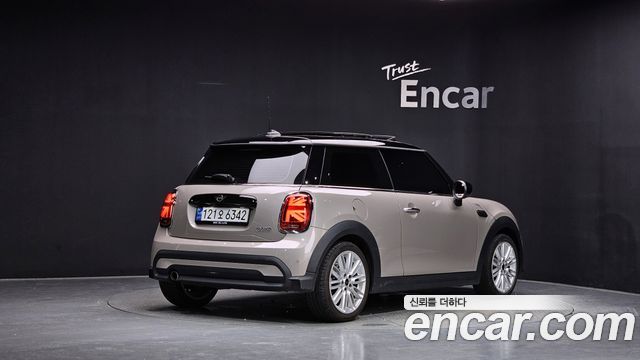 MINI Cooper Classic Plus Launch Pack Third Generation 2023 — фото 2