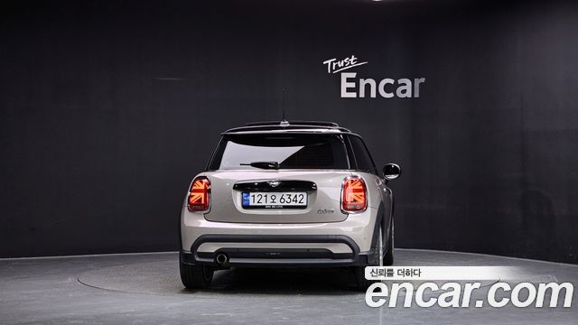 MINI Cooper Classic Plus Launch Pack Third Generation 2023 — фото 4