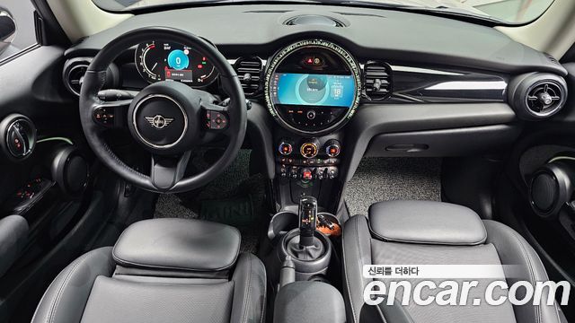MINI Cooper Classic Plus Launch Pack Third Generation 2023 — фото 7