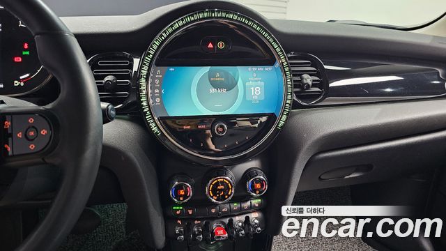 MINI Cooper Classic Plus Launch Pack Third Generation 2023 — фото 14