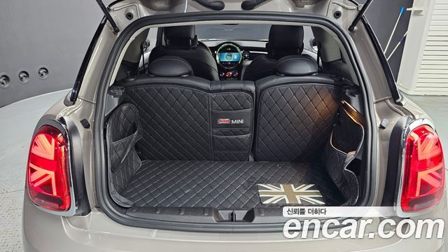 MINI Cooper Classic Plus Launch Pack Third Generation 2023 — фото 20