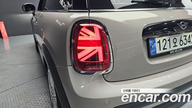 MINI Cooper Classic Plus Launch Pack Third Generation 2023 — фото 23