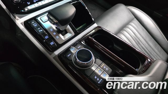 Genesis EQ900 3.3 T-GDI AWD Prestige 2016 — фото 9