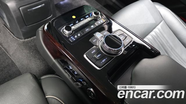 Genesis EQ900 3.3 T-GDI AWD Prestige 2016 — фото 19