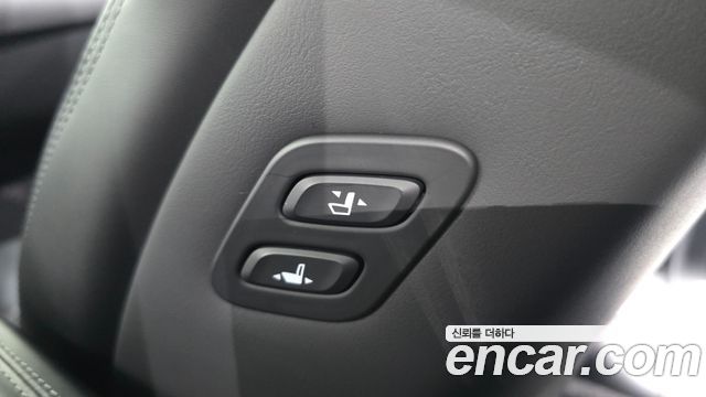 Genesis EQ900 3.3 T-GDI AWD Prestige 2016 — фото 32