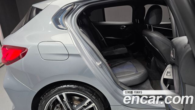 BMW 1 Series (F40) 120i M Sports 2023 — фото 11