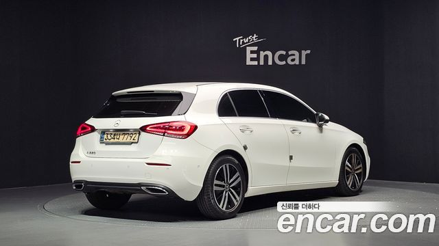 Mercedes-Benz A-Class (W177) A220 Hatchback 2021 — фото 2