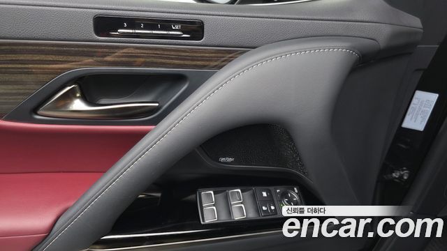 Lexus LX (IV) 700h Luxury 2025 — фото 11