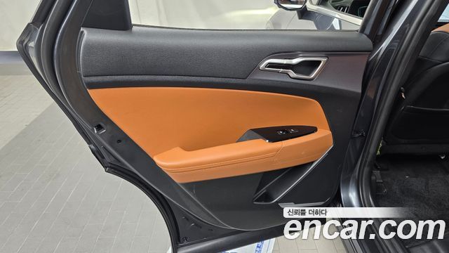 Kia Sportage (V) Diesel 2.0 2WD Nobleless 2023 — фото 25