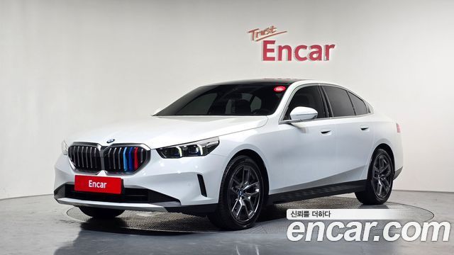 BMW 5 Series (G60) 520i 2024 — фото 1
