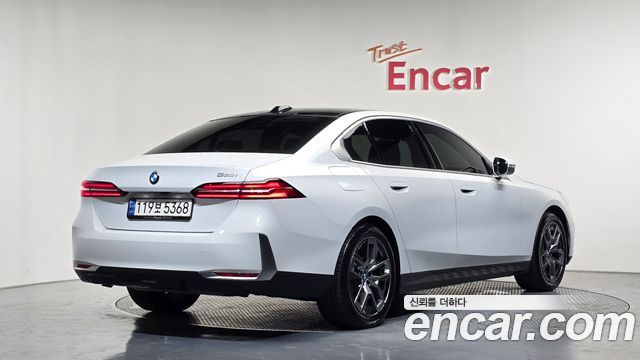 BMW 5 Series (G60) 520i 2024 — фото 2