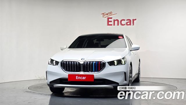 BMW 5 Series (G60) 520i 2024 — фото 3