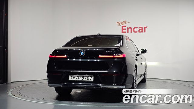 BMW 7 Series (G70) 740i sDrive Design Pure Excellence 2023 — фото 4