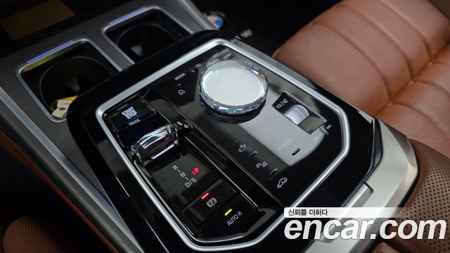 BMW 7 Series (G70) 740i sDrive Design Pure Excellence 2023 — фото 9
