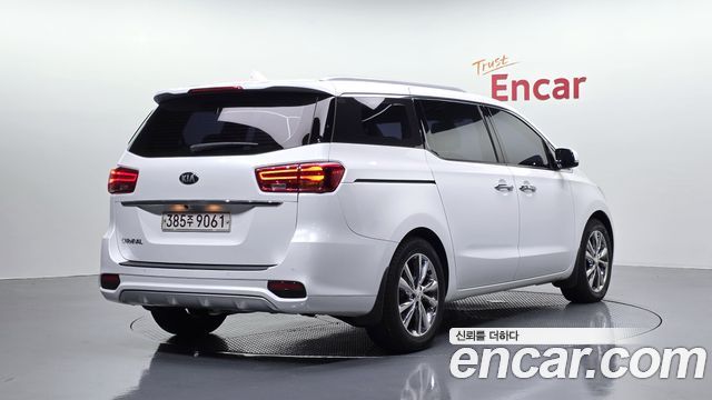 Kia Carnival 9-Seater Prstige 2019 — фото 2