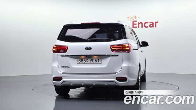 Kia Carnival 9-Seater Prstige 2019 — фото 4