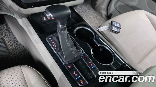 Kia Carnival 9-Seater Prstige 2019 — фото 9