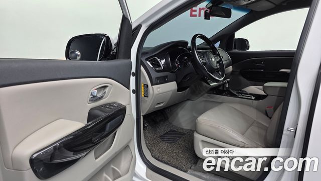 Kia Carnival 9-Seater Prstige 2019 — фото 10