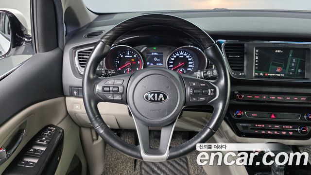 Kia Carnival 9-Seater Prstige 2019 — фото 12