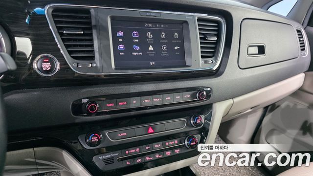 Kia Carnival 9-Seater Prstige 2019 — фото 13