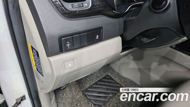 Kia Carnival 9-Seater Prstige 2019 — фото 16