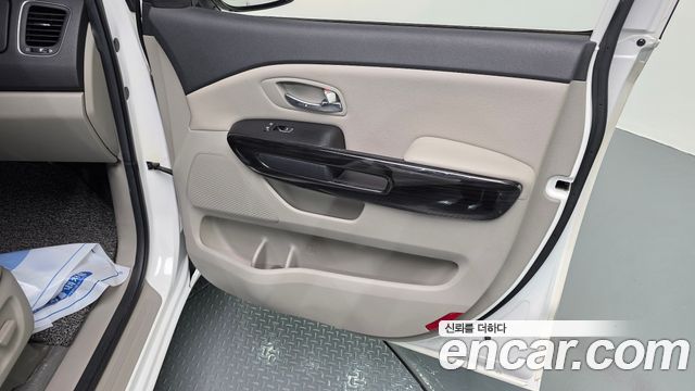 Kia Carnival 9-Seater Prstige 2019 — фото 25