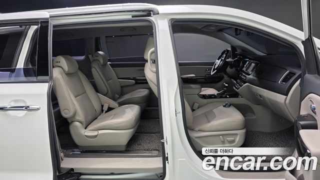 Kia Carnival 9-Seater Prstige 2019 — фото 26