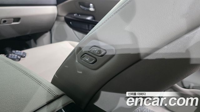 Kia Carnival 9-Seater Prstige 2019 — фото 28