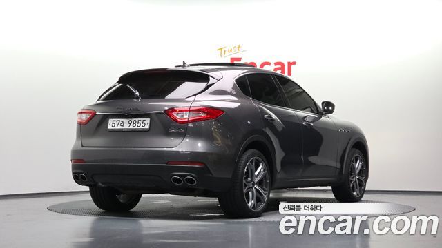Maserati Levante 3.0 Diesel AWD Premium 2017 — фото 2
