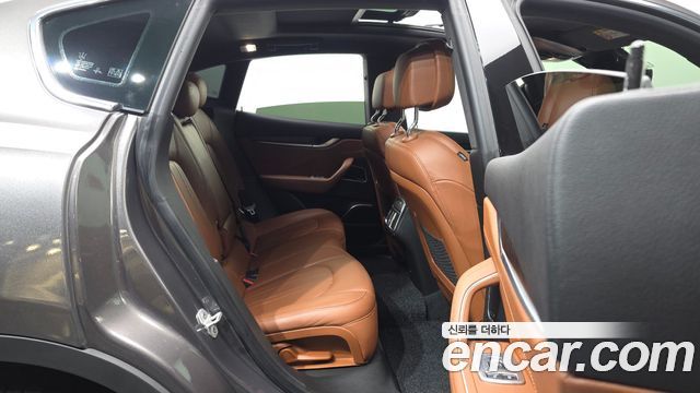 Maserati Levante 3.0 Diesel AWD Premium 2017 — фото 16